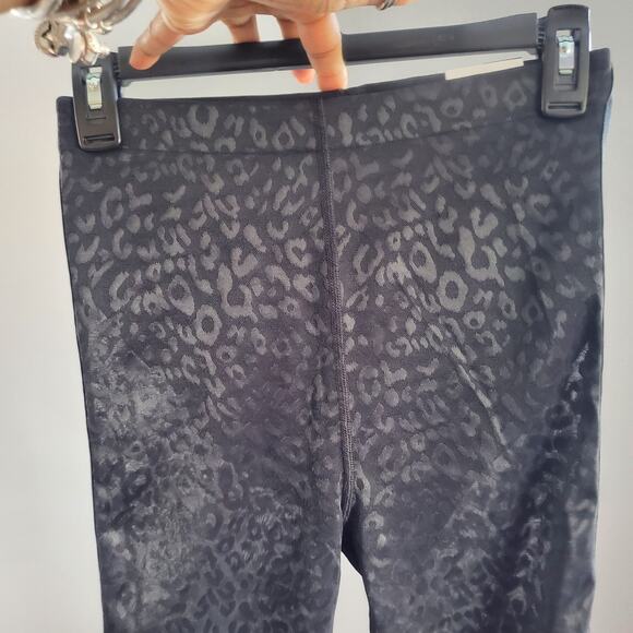 Victoria's Secret Black Performance Sheer Crop Top Sports Bra Leggings Set S 7/8 - Picture 9 of 12